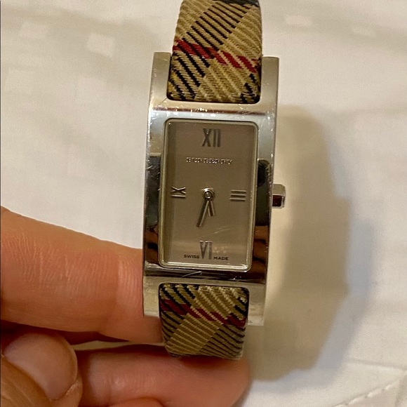 BURBERRY BU1015 Plaid Watch